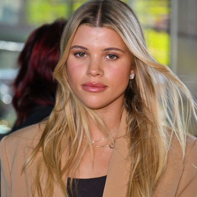 Sofia Richie Makes a Convincing Case to Revive the Y2K Trend of Using Concealer as Lipstick
