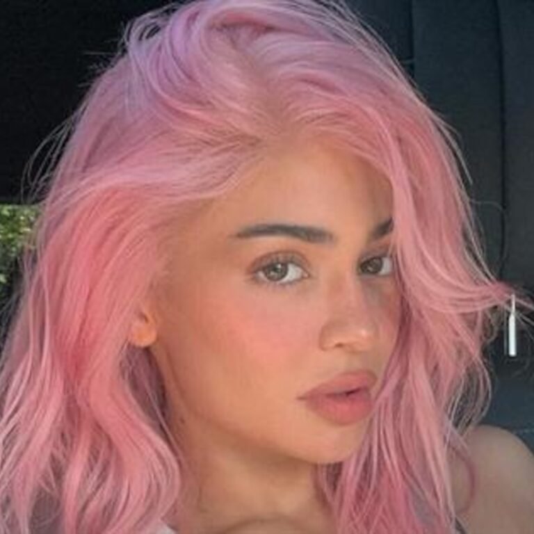 Kylie Jenner’s PINK HAIR Proves King Kylie Is Back