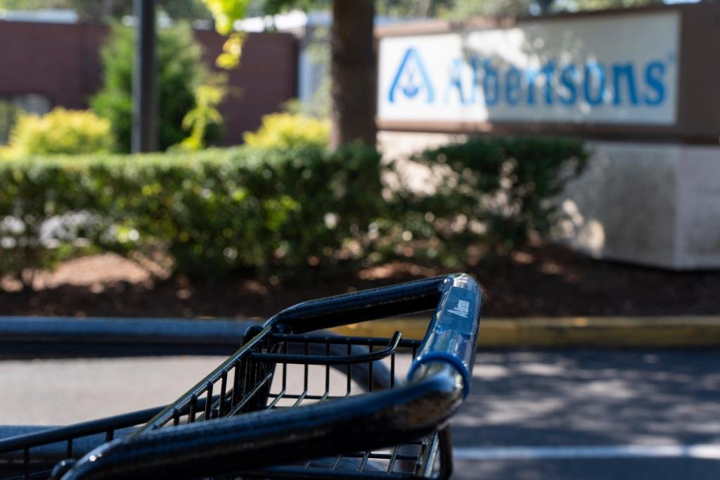 A state’s experience with grocery chain mergers spurs a fight to stop Albertsons’ deal with Kroger – The Denver Post