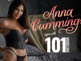 Anna Cummings signs with 101 modeling