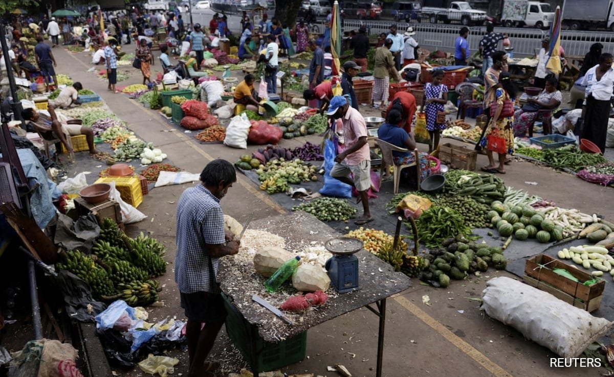 Cash-Strapped Sri Lanka Records First Deflation Since 1995