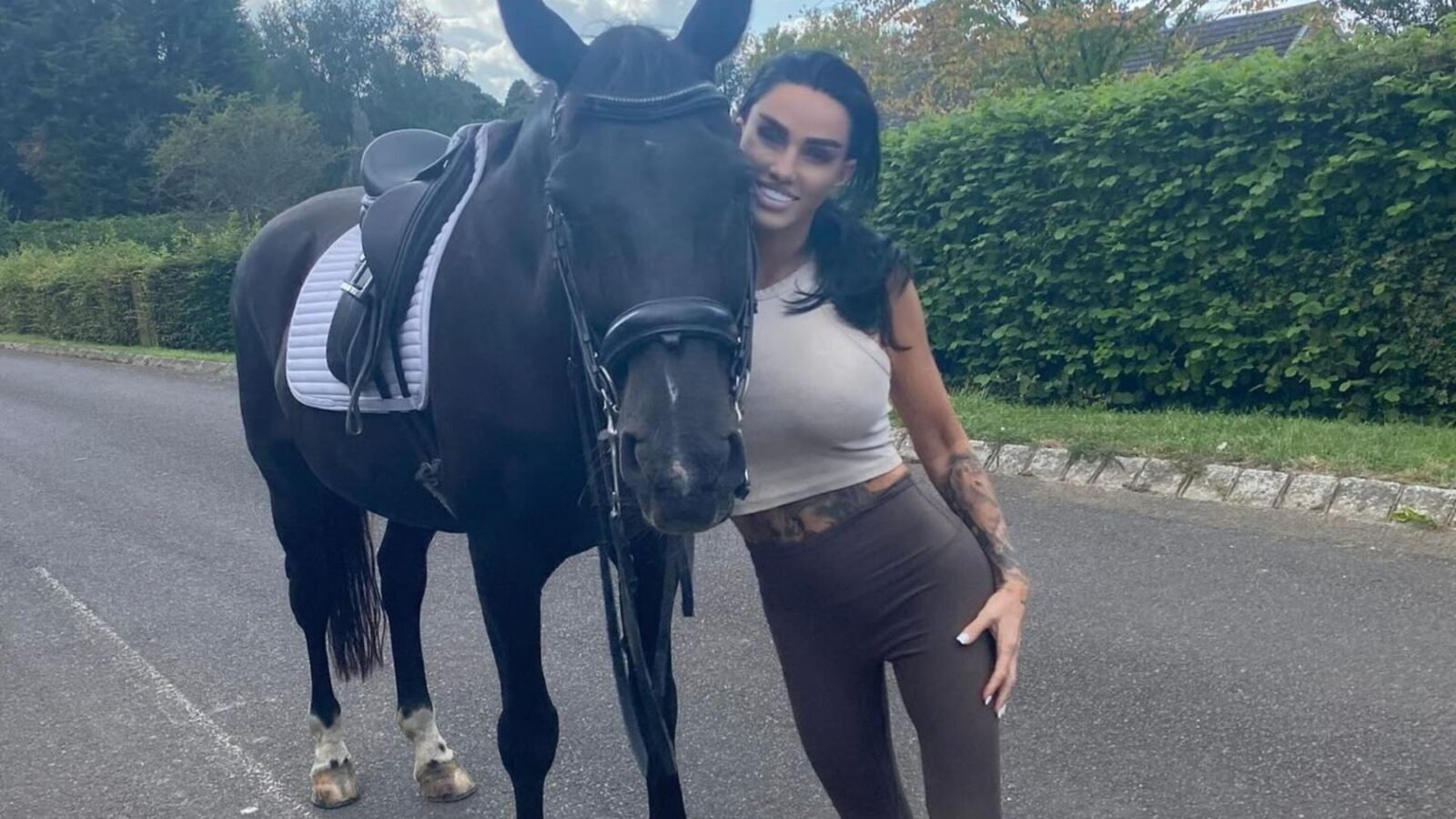 Katie Price fans discover disturbing 'missing' details in a new photo-they accuse her of a photoshop error