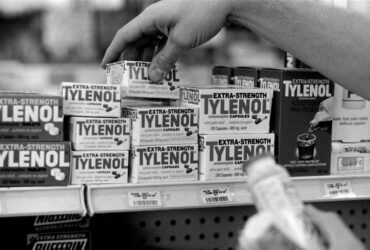 September 29, Tylenol laced with cyanide claims first victim