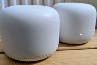 Google Nest Wifi router and point