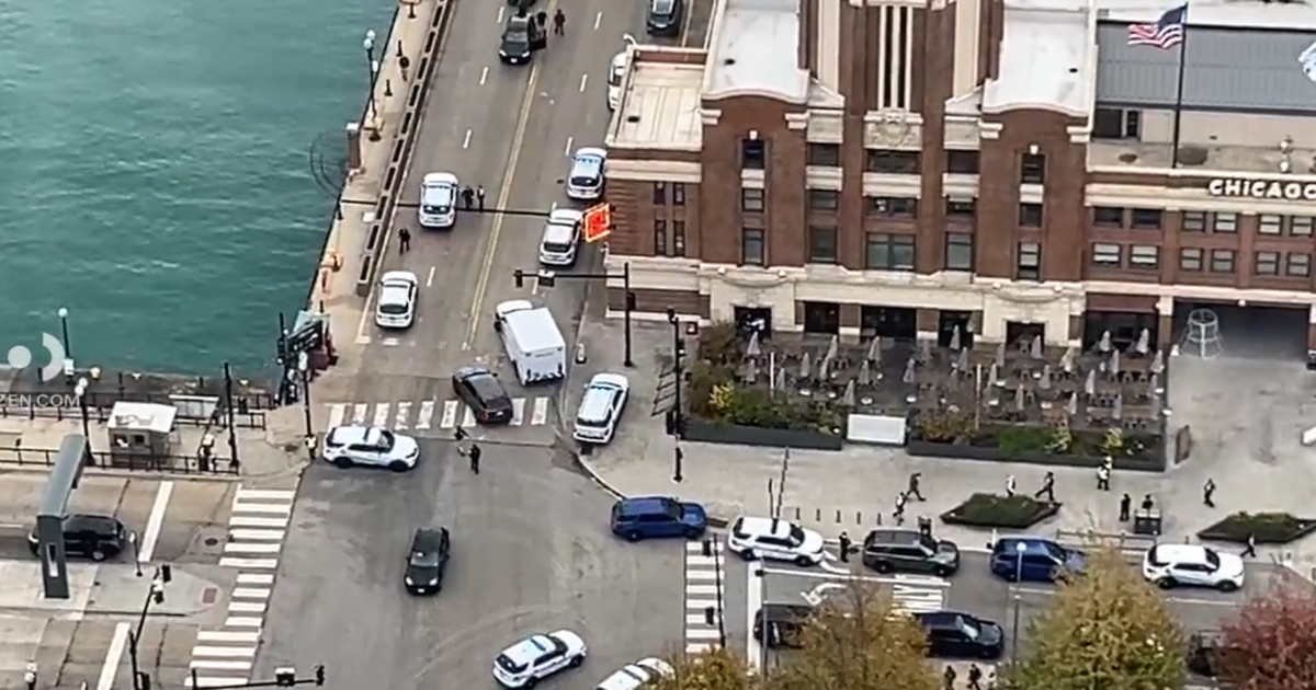 Gunman kills two people at Navy Pier, known suspect remains on the run