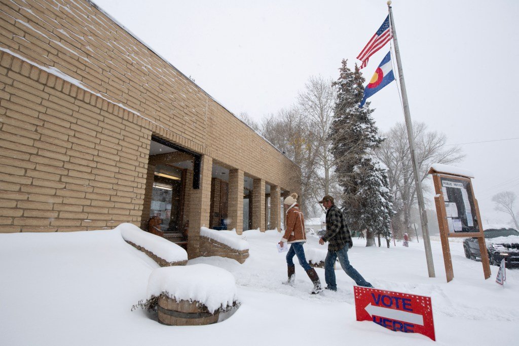 Possible foot of snow in Denver, 3 feet for mountains