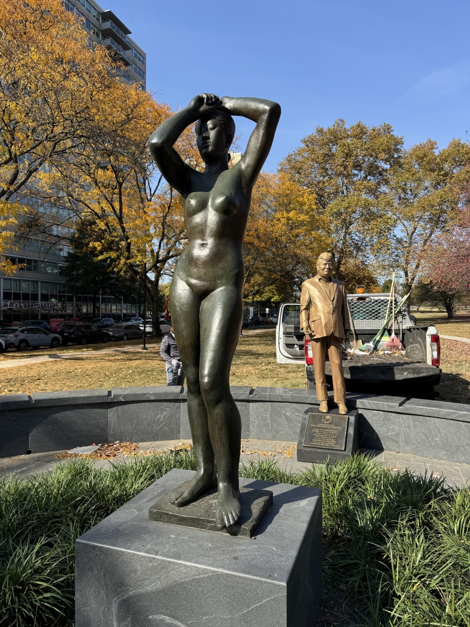 Roughly gesticulating Trump effigy appears in Philadelphia