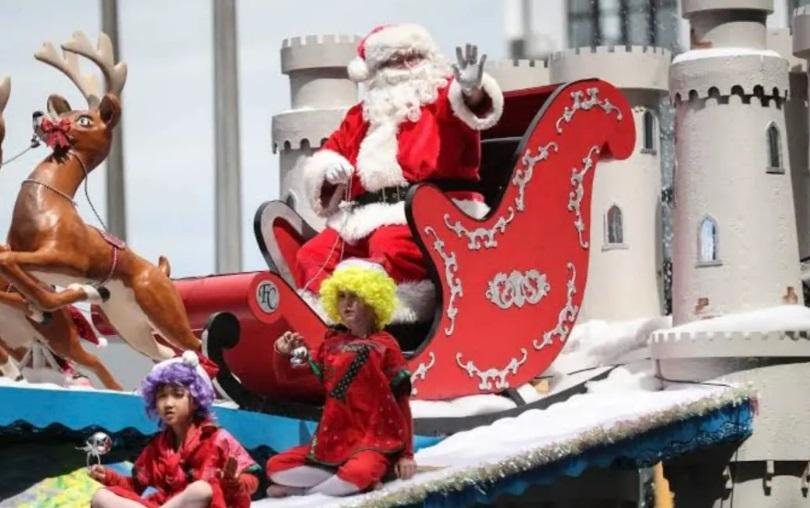 Santa told to wear seatbelt for Christchurch Xmas parade