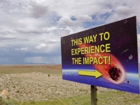 2HAJ7KN This way to experience the impact - sign on the road to Meteor Crater, Northern Arizona, USA