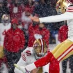 Buffalo Bills Fan Tries To Melt 49ers Field Goal Attempt With A Bold, Snowy Move