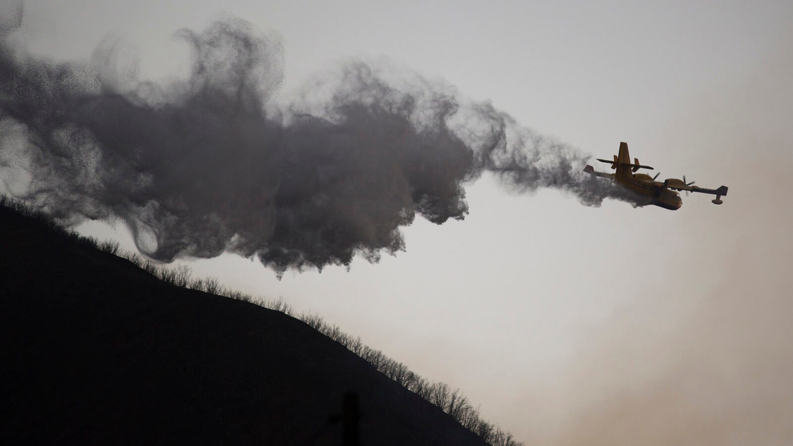 Civilian drone grounds LA firefighting plane