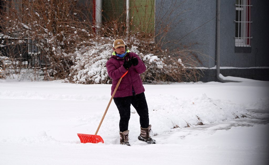 Colder temperatures, more snow Sunday in Denver