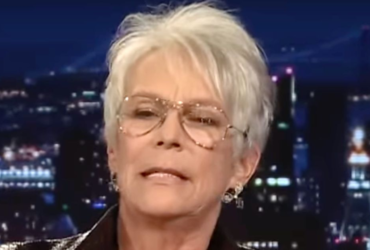 Jamie Lee Curtis Holds Back Tears On 'The Tonight Show'