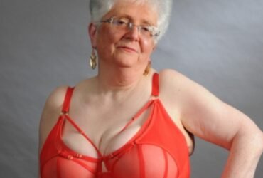 I am the 'Oap Bonnie Blue' who slept with 2,000 men - I get £ 3k a month and I don't stop, even if my knees go