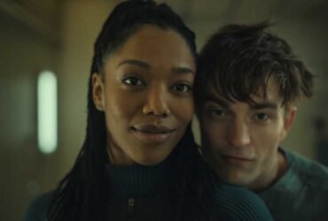 Robert Pattinson and Naomi Ackie in Mickey 17