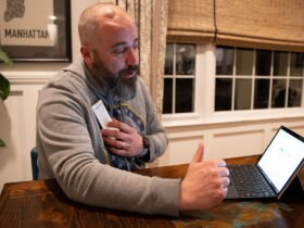 man uses remote to record brain signals