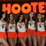 How it really is to be a Hooters -girl ... $ 800 tips, creepy customers and bizarre rule that you immediately sent home