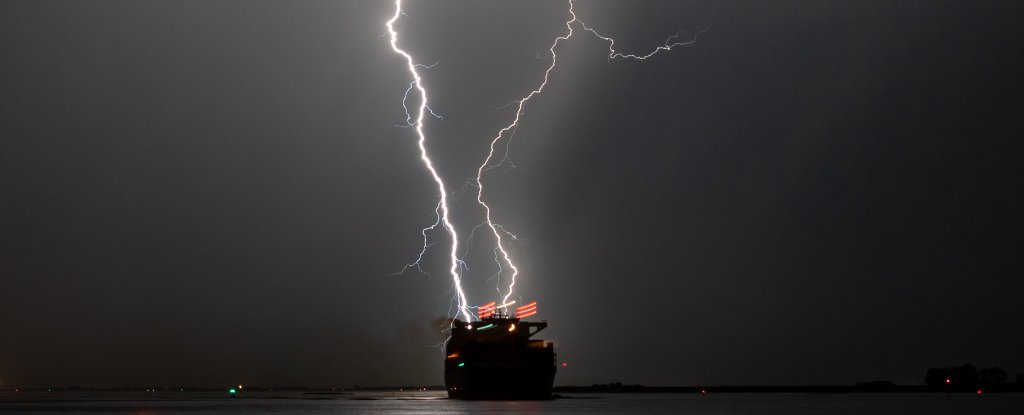 Lightning Over Shipping Lanes Suddenly Halved Following New Regulations : ScienceAlert