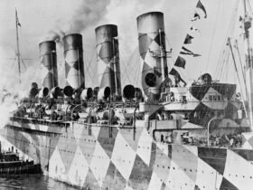 Photograph of HMS Tuberose aka RMS Mauretania enters New York harbour in full dazzle, carrying returning troops after the end of the Great War. Dated 1918. (Photo by: Photo12/Universal Images Group via Getty Images)