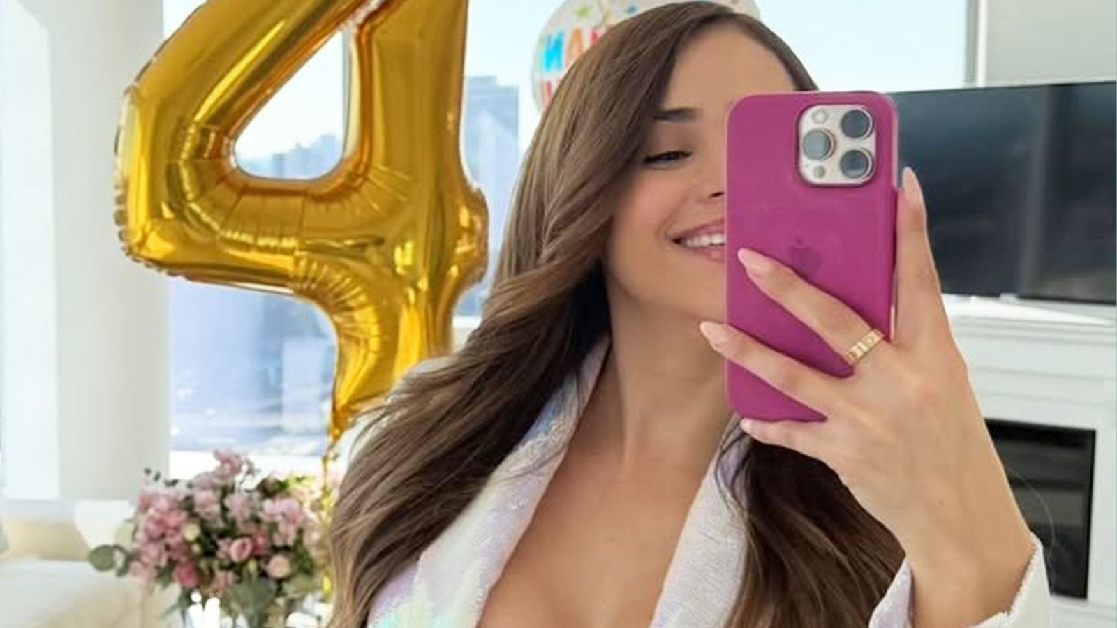 Mexico's sexy fan and weather girl poses in bra and dressing dress while celebrating for four years on fans alone