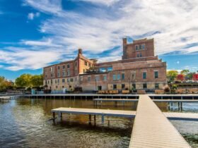 rockford illinois river view and building_shutterstock