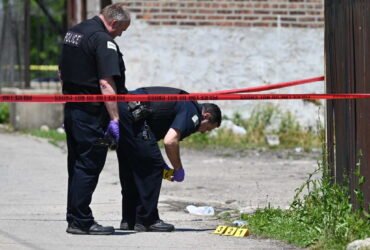 Chicago Cop sees shooting in progress, chases Gunman