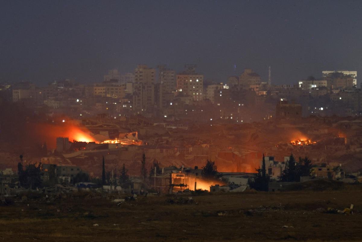 Israel airstrike hits tents in Gaza as talks resume