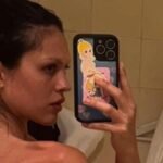 Nepo baby model with reality star mother and Hollywood Legend Dad Strips completely naked in ordinary bathroom photos