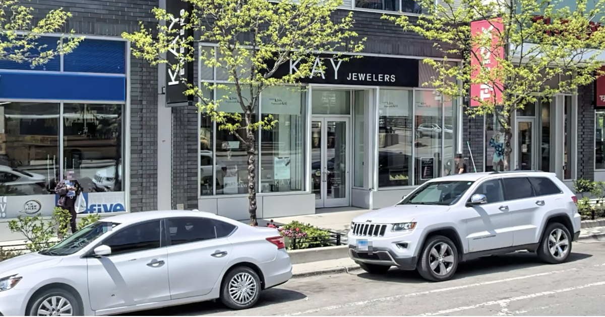 Smash-and-Grab Thieves Raid South Run Jewelry Store on Tuesday afternoon