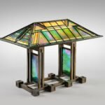 Why did a Frank Lloyd Wright lamp sold for $ 7.5 million?