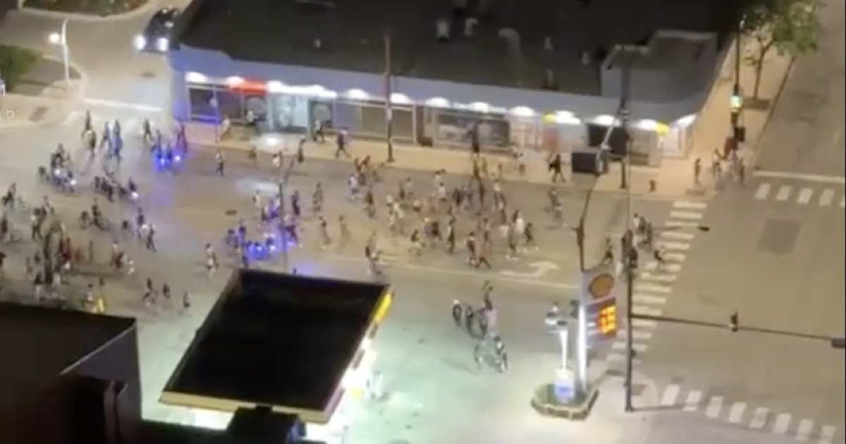 Police officers from 6 districts brought in to use a large crowd who leave North Avenue Beach; 5 arrests