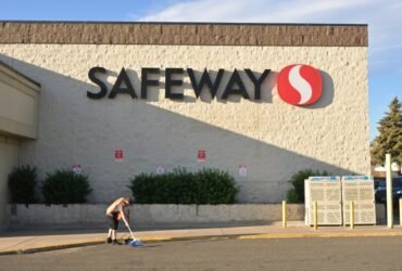 Safeway workers strike in Castle Rock and Denver
