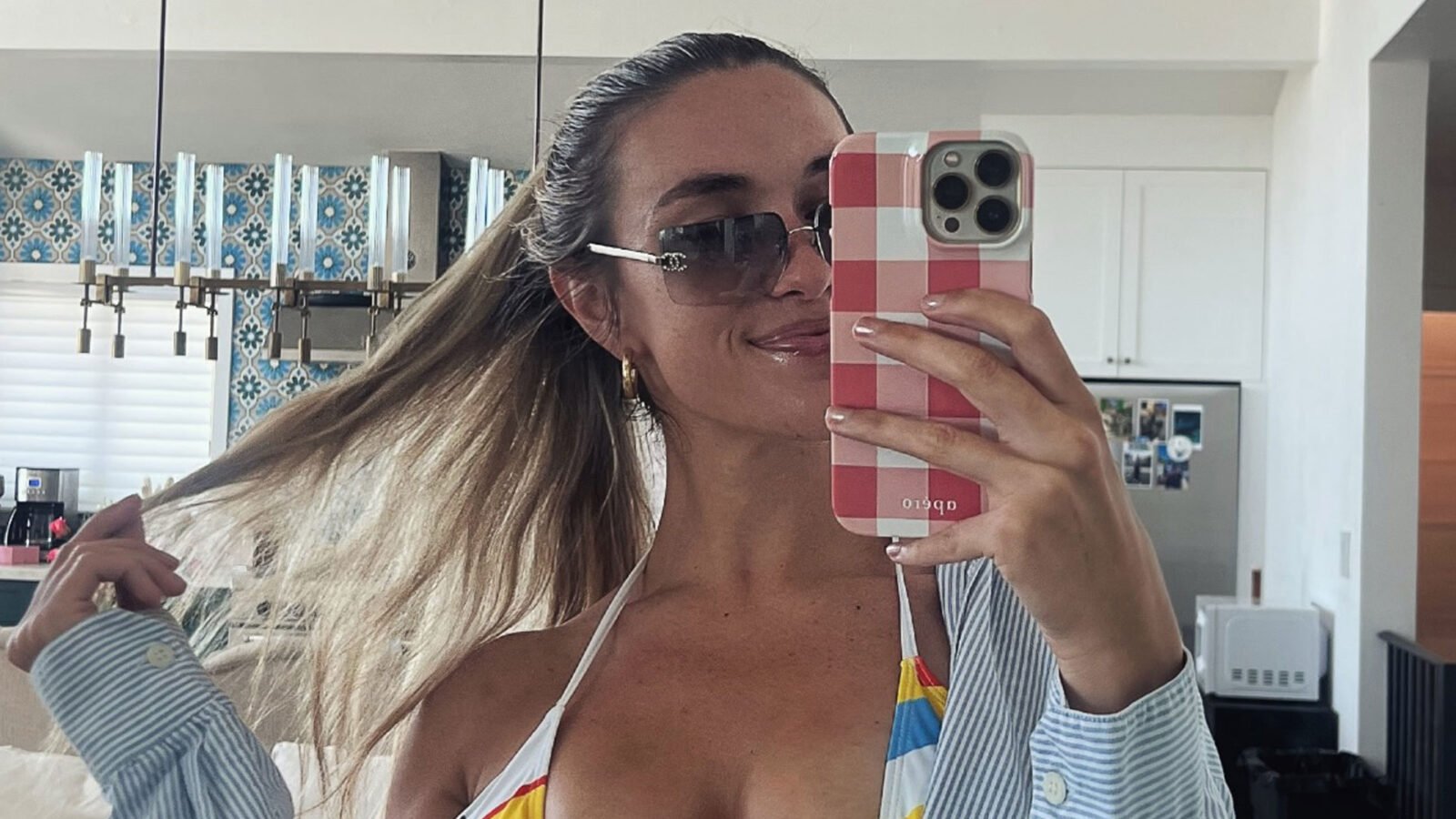 The world's sexiest volleyball star Kayla Simmons sets a busty view in Just Bikini and open shirt
